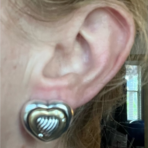 David Yurman Thoroughbred Heart Button Earrings - Picture 8 of 8